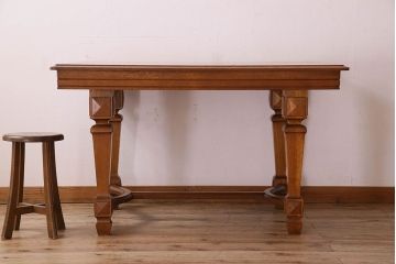 アンティーク家具　フランスアンティーク　おしゃれなデザインのダイニングテーブル(1)
