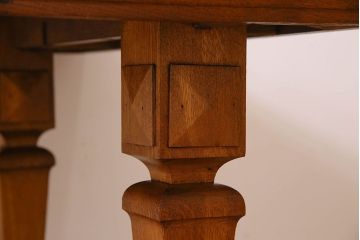 アンティーク家具　フランスアンティーク　おしゃれなデザインのダイニングテーブル(1)