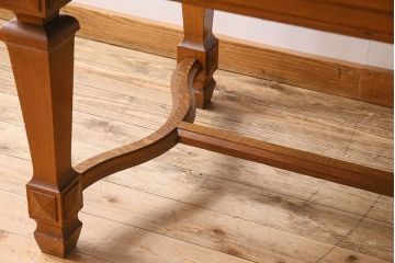 アンティーク家具　フランスアンティーク　おしゃれなデザインのダイニングテーブル(1)