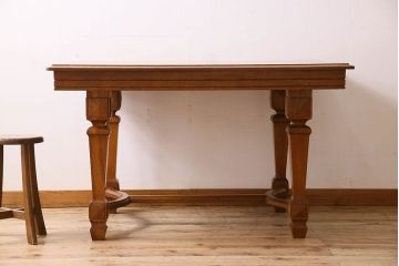 アンティーク家具　フランスアンティーク　おしゃれなデザインのダイニングテーブル(1)