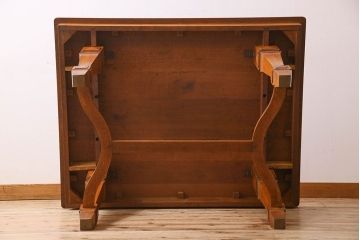 アンティーク家具　フランスアンティーク　おしゃれなデザインのダイニングテーブル(1)