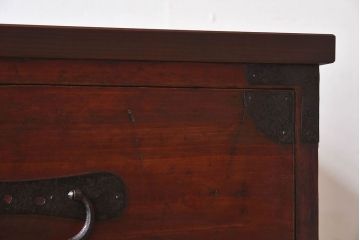 アンティーク家具　和製アンティーク　シンプルなデザインの鉄脚箪笥ローボード(ローチェスト)
