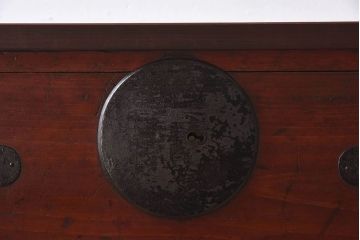 アンティーク家具　和製アンティーク　シンプルなデザインの鉄脚箪笥ローボード(ローチェスト)