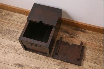 アンティーク雑貨　古民具・骨董　栗材　古い木や金具の質感が魅力的な銭箱(銭函)