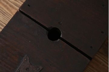 アンティーク雑貨　古民具・骨董　栗材　古い木や金具の質感が魅力的な銭箱(銭函)