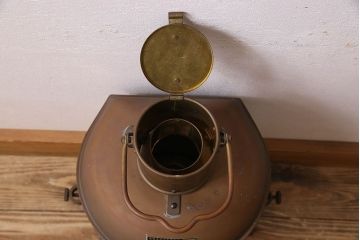 アンティーク雑貨　真鍮製　使い込まれた質感がおしゃれなランプ(船ランプ、船尾燈、照明)