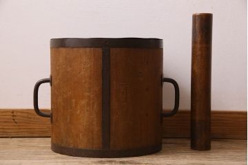 アンティーク雑貨　古民具・骨董　古い木の質感が味わい深い一斗マス・斗棒(植木鉢)