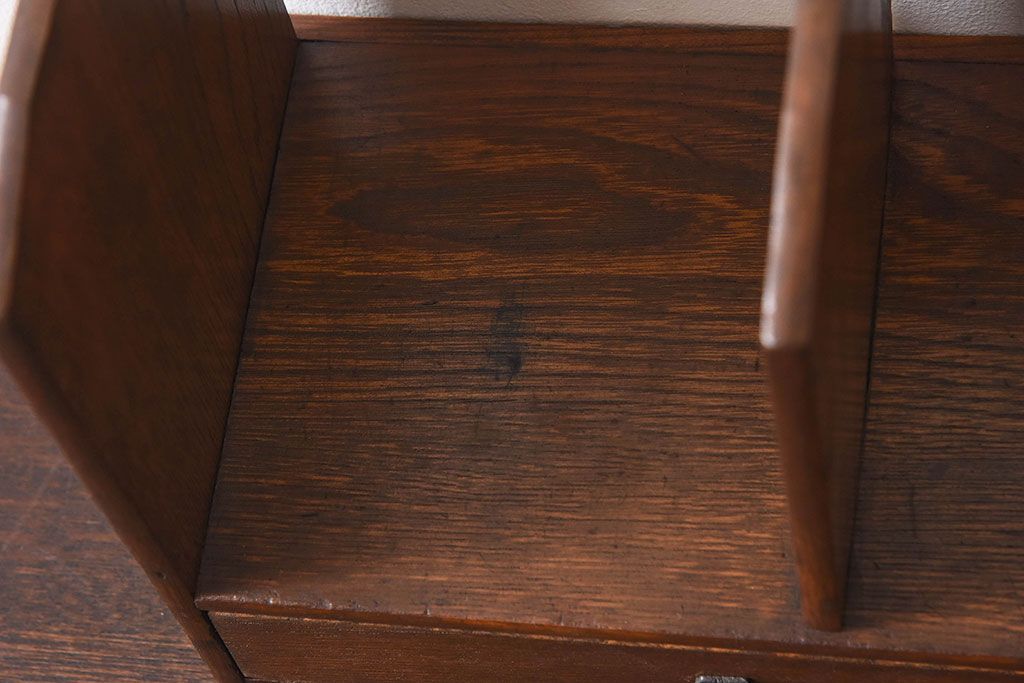 アンティーク雑貨　昭和レトロ　引き出し付き!古い木の小さな本立て(卓上収納)