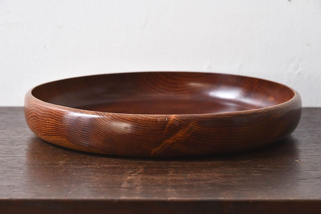 アンティーク雑貨　古民具・骨董　漆塗り　カラマツの木目が魅力的なくりぬき盆(トレー)