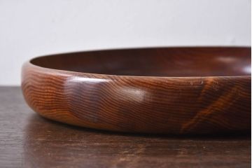 アンティーク雑貨　古民具・骨董　漆塗り　カラマツの木目が魅力的なくりぬき盆(トレー)