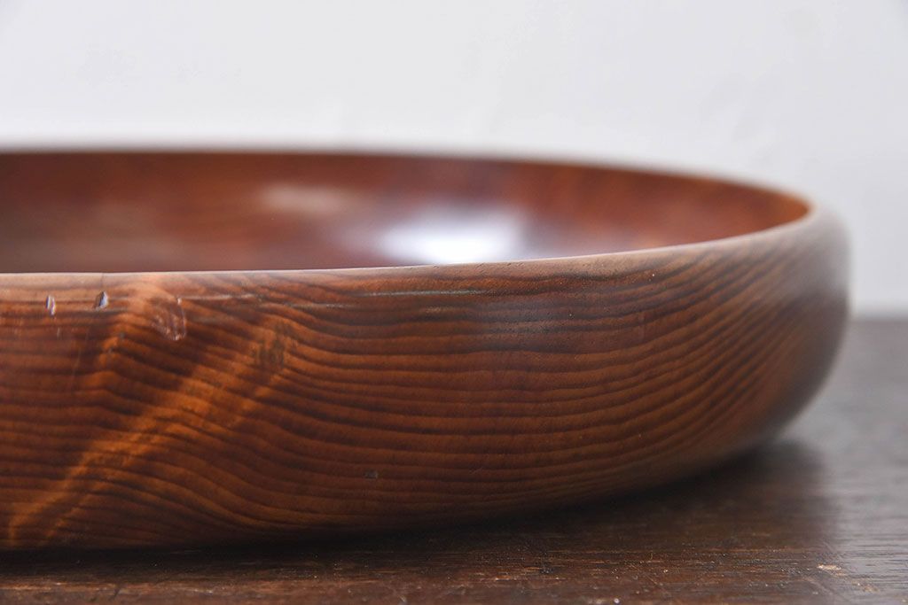 アンティーク雑貨　古民具・骨董　漆塗り　カラマツの木目が魅力的なくりぬき盆(トレー)