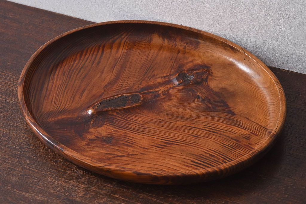 アンティーク雑貨　古民具・骨董　漆塗り　カラマツ材　節が味わい深い盆(トレー)