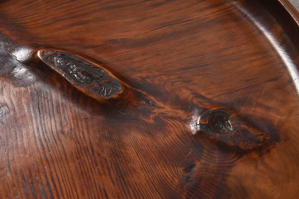 アンティーク雑貨　古民具・骨董　漆塗り　カラマツ材　節が味わい深い盆(トレー)