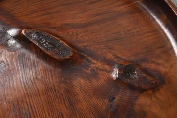 アンティーク雑貨　古民具・骨董　漆塗り　カラマツ材　節が味わい深い盆(トレー)