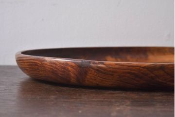 アンティーク雑貨　古民具・骨董　漆塗り　カラマツ材　節が味わい深い盆(トレー)