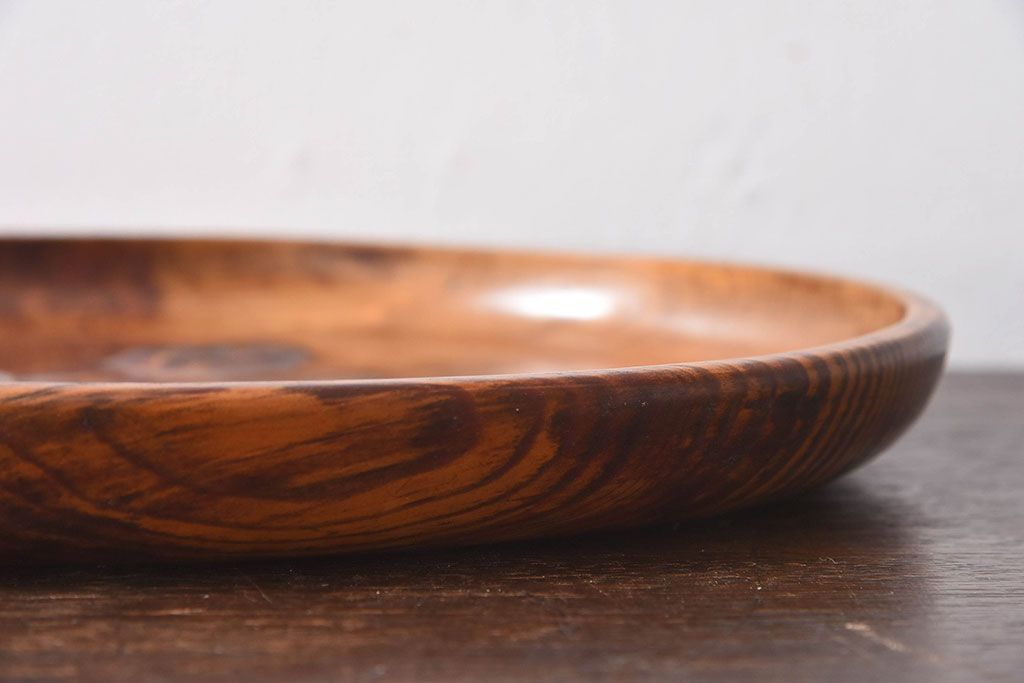 アンティーク雑貨　古民具・骨董　漆塗り　カラマツ材　節が味わい深い盆(トレー)