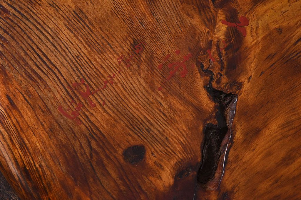 アンティーク雑貨　古民具・骨董　漆塗り　カラマツ材　節が味わい深い盆(トレー)