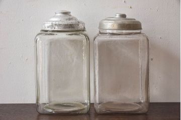 アンティーク雑貨　古い駄菓子屋のガラス瓶(ビン)2個セット(1)