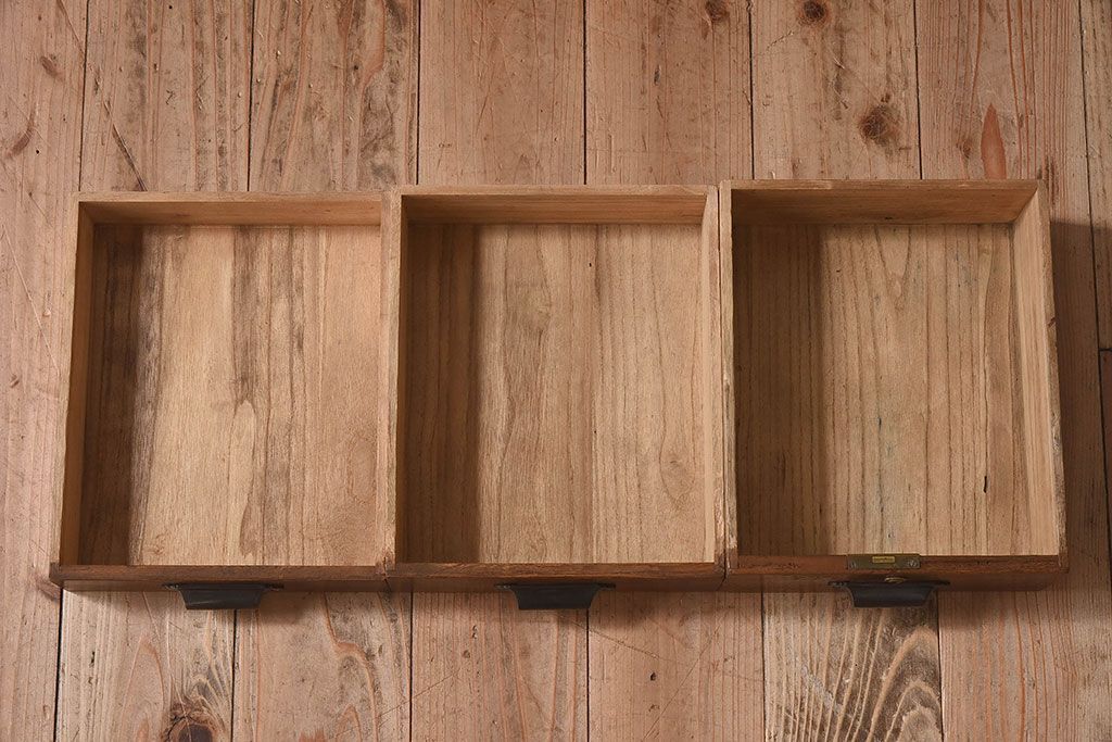 アンティーク家具　和製アンティーク　総桐材　古い木の小引き出し(小物入れ、裁縫箱)