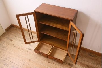 レトロ家具　昭和レトロ　シンプルなデザインの本箱(ブックケース、収納箱)