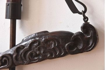アンティーク雑貨　古民具・骨董　横木の凝った作り込みが味わえる中通し式の自在鉤