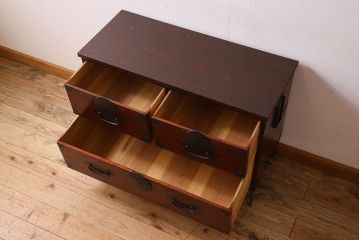 アンティーク家具　使い込まれた質感が味わい深い鉄脚箪笥ローボード(ローチェスト)