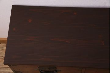 アンティーク家具　使い込まれた質感が味わい深い鉄脚箪笥ローボード(ローチェスト)