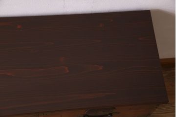 アンティーク家具　使い込まれた質感が味わい深い鉄脚箪笥ローボード(ローチェスト)
