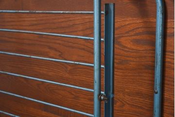 レトロ家具　昭和レトロ　折り畳み式鉄脚テーブル(机、作業台、アイアンテーブル)