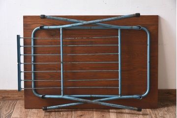レトロ家具　昭和レトロ　折り畳み式鉄脚テーブル(机、作業台、アイアンテーブル)