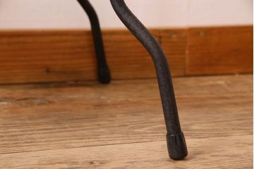アンティーク雑貨　ナラ材　無機質なデザインが素敵な飾り棚(サイドテーブル、花台)