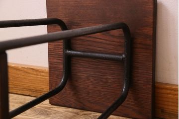 アンティーク雑貨　ナラ材　無機質なデザインが素敵な飾り棚(サイドテーブル、花台)