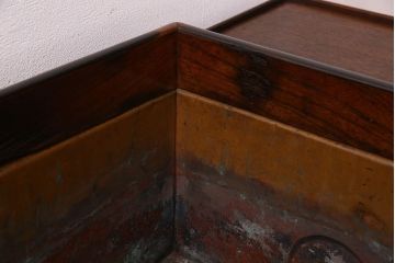 アンティーク雑貨　古民具・骨董　猫板付き　ケヤキの杢目が魅力的な長火鉢