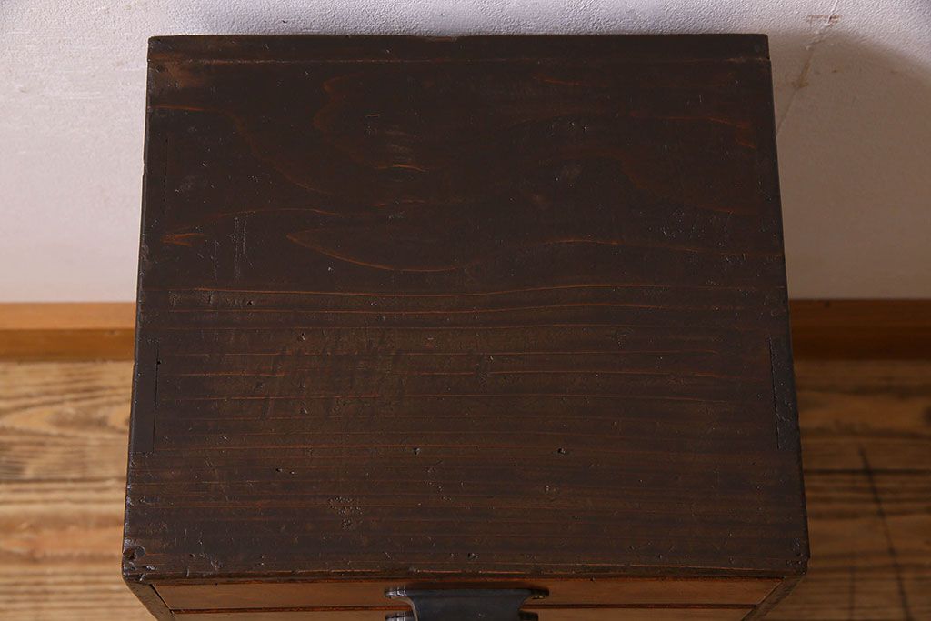 アンティーク家具　和製アンティーク　前面ケヤキ材　7段の小引き出し(小物入れ、裁縫箱)