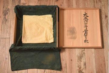 アンティーク雑貨　古民具・骨董　高級品!牡丹の蒔絵が漆塗りに良く映える盆(トレー)2枚セット