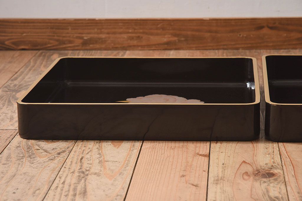 アンティーク雑貨　古民具・骨董　高級品!牡丹の蒔絵が漆塗りに良く映える盆(トレー)2枚セット