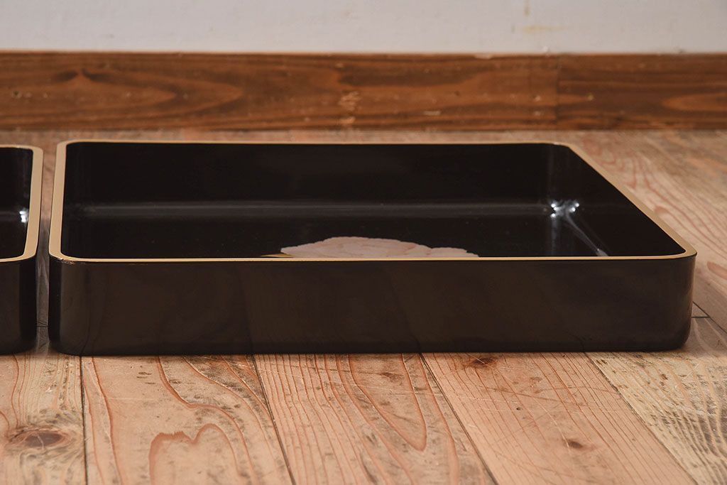 アンティーク雑貨　古民具・骨董　高級品!牡丹の蒔絵が漆塗りに良く映える盆(トレー)2枚セット