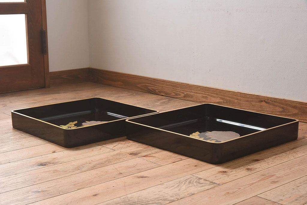 アンティーク雑貨　古民具・骨董　高級品!牡丹の蒔絵が漆塗りに良く映える盆(トレー)2枚セット