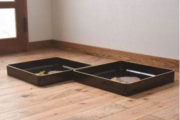 アンティーク雑貨　古民具・骨董　高級品!牡丹の蒔絵が漆塗りに良く映える盆(トレー)2枚セット