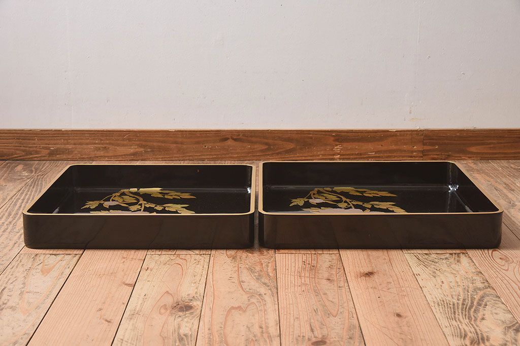 アンティーク雑貨　古民具・骨董　高級品!牡丹の蒔絵が漆塗りに良く映える盆(トレー)2枚セット