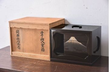 アンティーク雑貨　古民具・骨董　外箱付き　富士の蒔絵が描かれた漆重箱(野弁当箱)