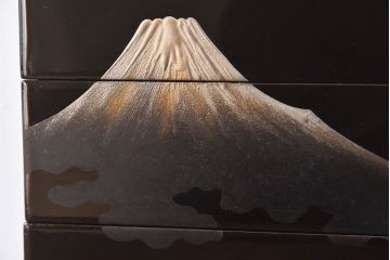 アンティーク雑貨　古民具・骨董　外箱付き　富士の蒔絵が描かれた漆重箱(野弁当箱)
