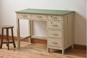アンティーク家具　アンティークペイント　可愛らしい色合いの薄型片袖机(デスク、在宅ワーク、在宅用作業台、テーブル)