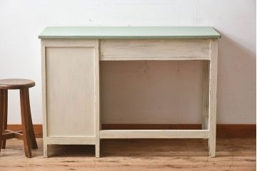 アンティーク家具　アンティークペイント　可愛らしい色合いの薄型片袖机(デスク、在宅ワーク、在宅用作業台、テーブル)