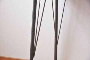 アンティーク家具　和製アンティーク　朴の木材天板　古材の質感が味わい深い鉄脚テーブル(作業台、アイアンテーブル)