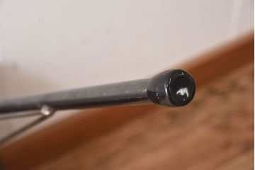 アンティーク家具　和製アンティーク　朴の木材天板　古材の質感が味わい深い鉄脚テーブル(作業台、アイアンテーブル)