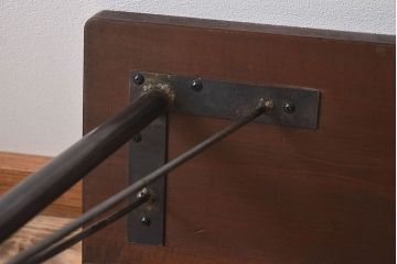 アンティーク家具　和製アンティーク　朴の木材天板　古材の質感が味わい深い鉄脚テーブル(作業台、アイアンテーブル)