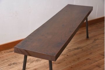 アンティーク家具　和製アンティーク　重厚なケヤキ材一枚板の鉄脚ベンチ(長椅子、アイアンベンチ)