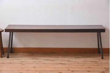 アンティーク家具　和製アンティーク　重厚なケヤキ材一枚板の鉄脚ベンチ(長椅子、アイアンベンチ)