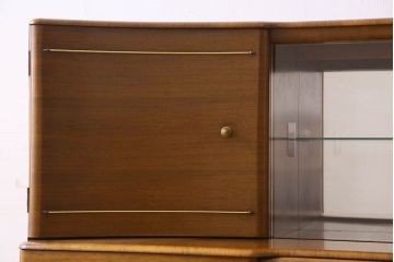 ヴィンテージ家具　イギリスビンテージ　バーチ材　温か味あるデザインのサイドボード(サイドキャビネット、収納棚)